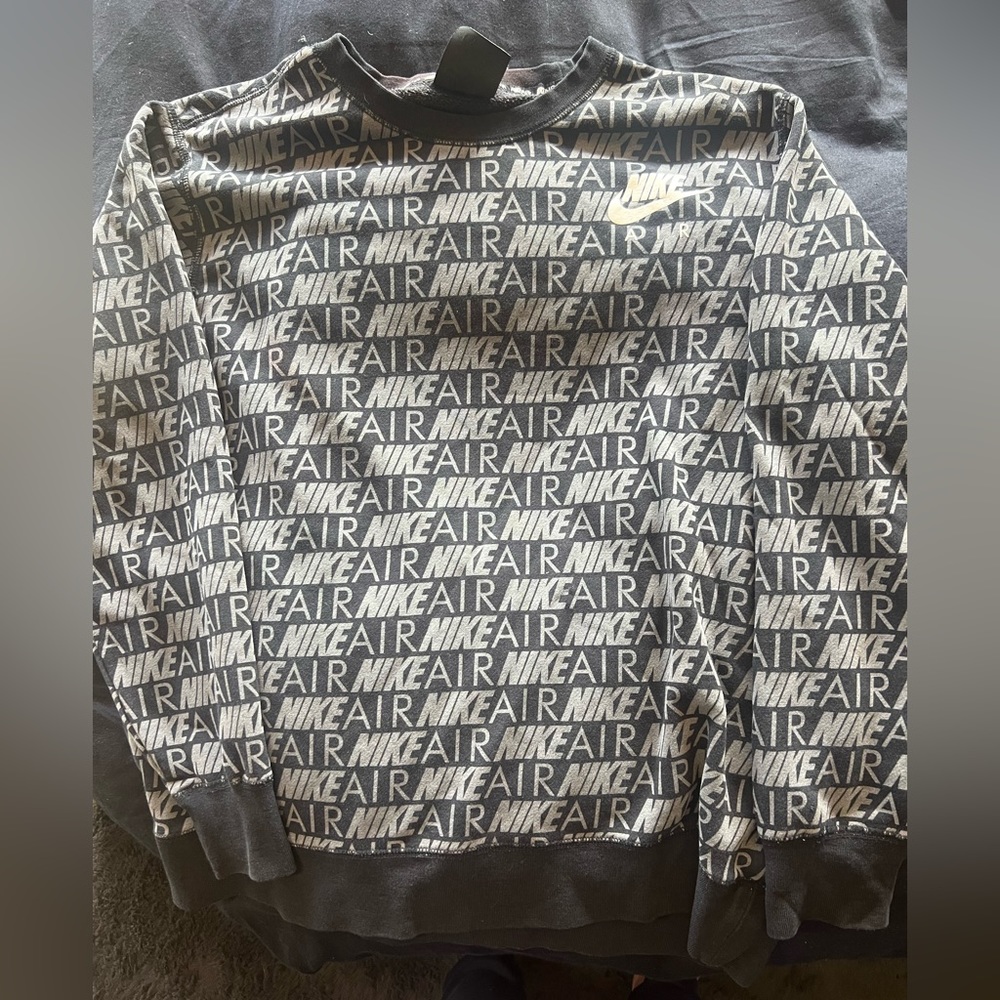 Nike crew neck sweat shirts men’s small new with no tags